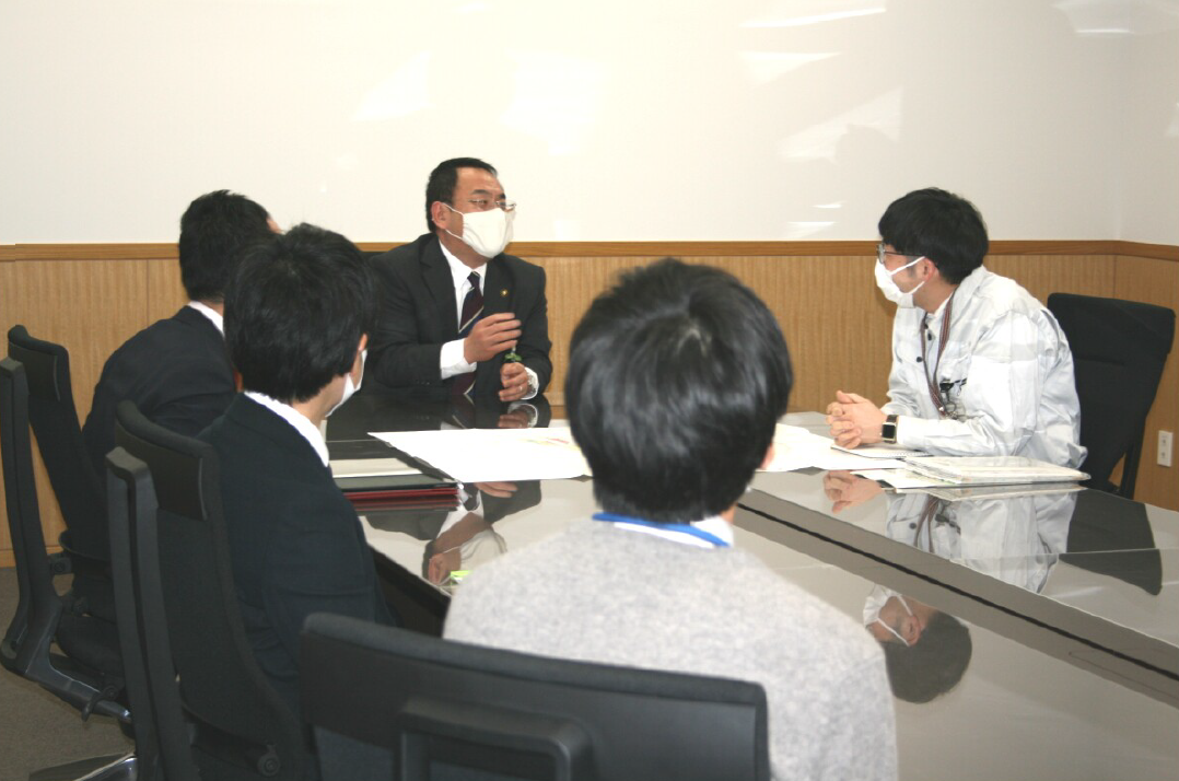 小川市長と若手職員のアフターランチミーティング