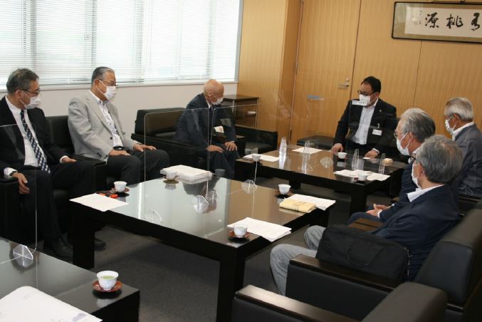 ちくま未来戦略研究機構　小川市長を表敬訪問