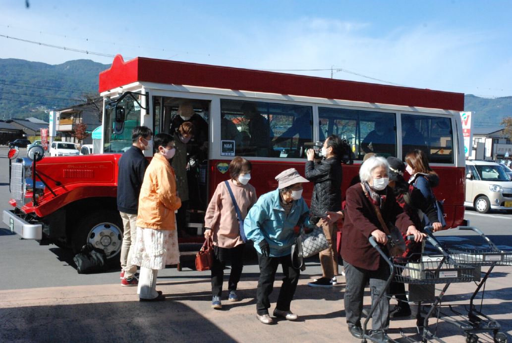 高齢者買い物支援でバスを運行　八幡（峯・郡地区）