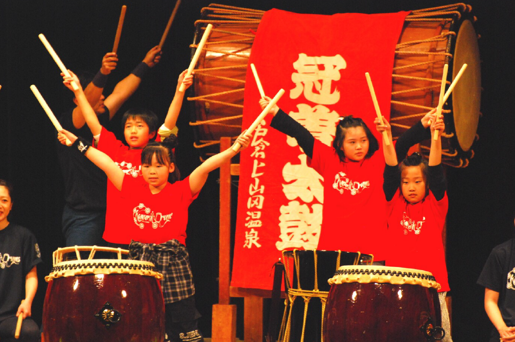 上山田小学校　１５０周年記念式典　ふるさと学習発表　冠着太鼓（冠着こども太鼓）