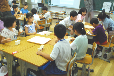 屋代小学校「りんご３兄弟」授業　長野県の農産物を学習