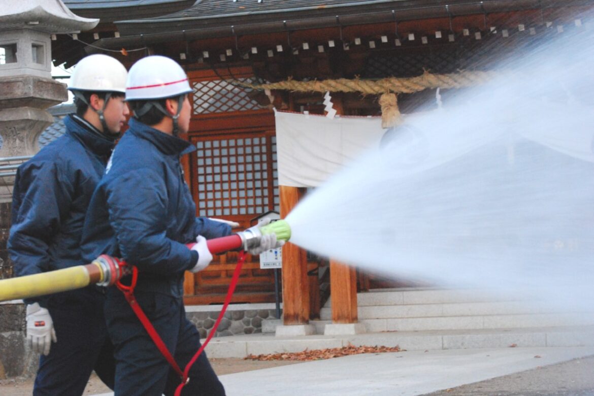 今月のちくま百景　千曲市消防団第一分団　放水訓練　25年2月