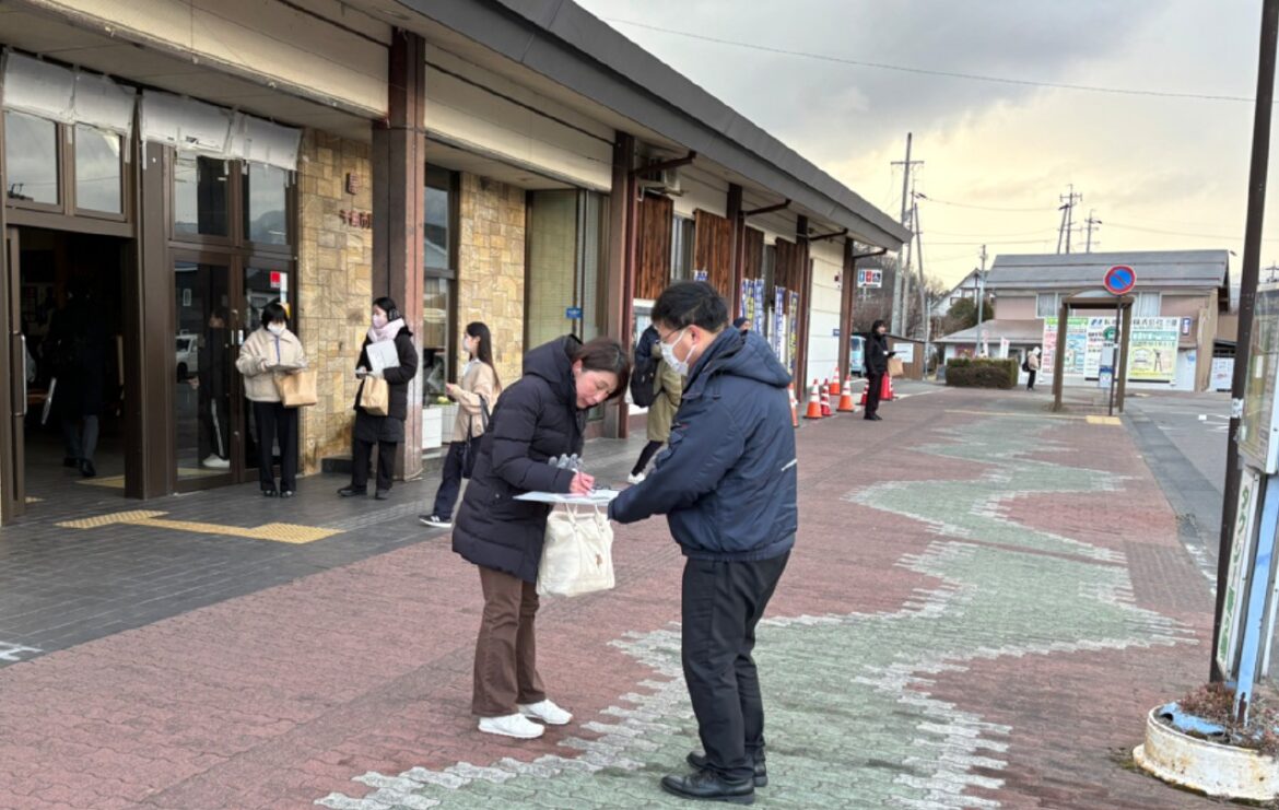 「豊かな学びを育む会」千曲市に高校２校の存続を！県教育長に１万２０００人の署名を提出