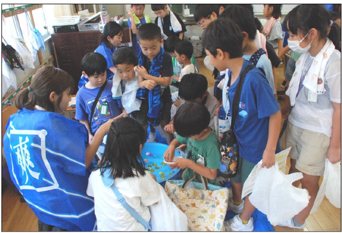 屋代小学校１年生　保護者ボランティア協力の「なつまつり」