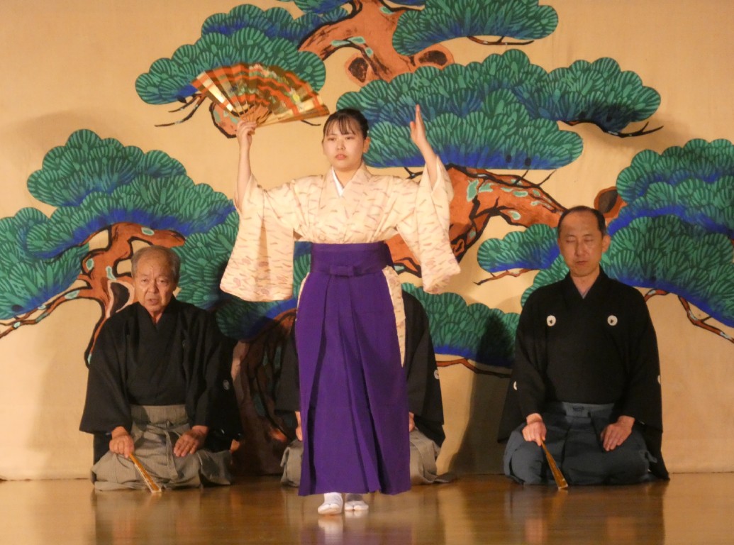 坂城で幽玄の舞台　第５回　坂城・千曲薪能　坂城能楽教室の子どもたちも披露