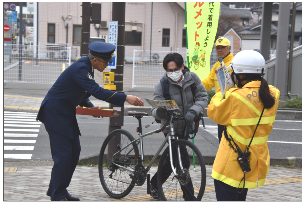 千曲警察署・千曲交通安全協会　自転車の新運転ルールの呼びかけ